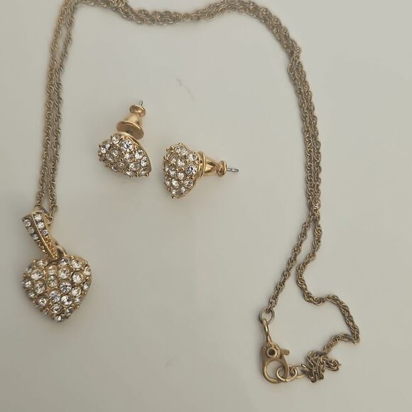Monet Stamped Necklace & Earrings With Crystal Rhinestones Gold Plated - Picture 11 of 16
